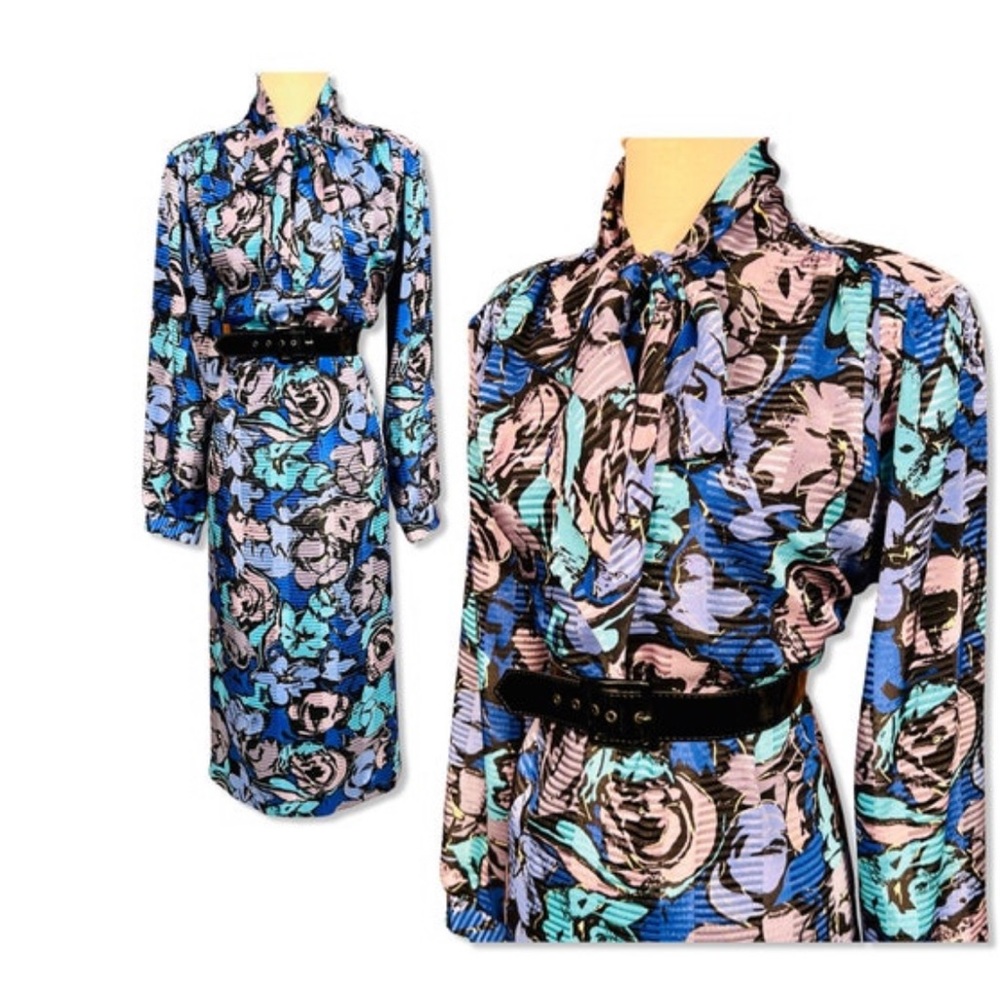 Vintage 1970s size 16 plus size sheath dress with pussycat bow
